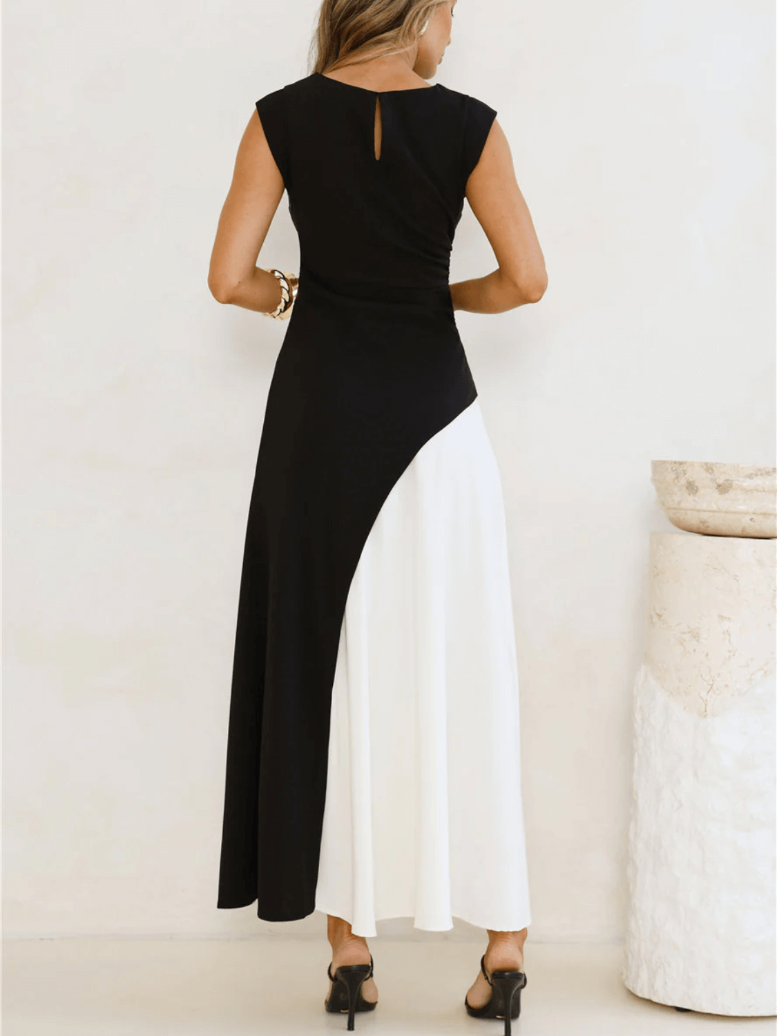 Vestido Longo Sem Mangas com Design Bicolor Diagonal Elegante - Alane - Modazzy