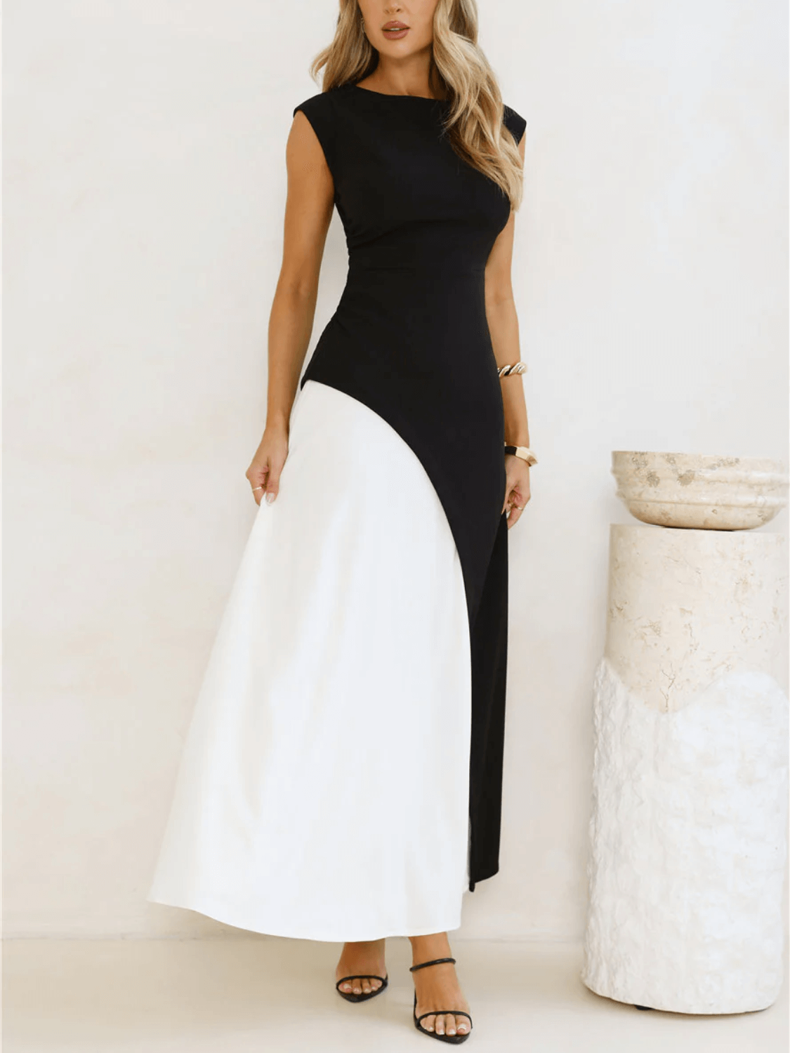 Vestido Longo Sem Mangas com Design Bicolor Diagonal Elegante - Alane - Modazzy