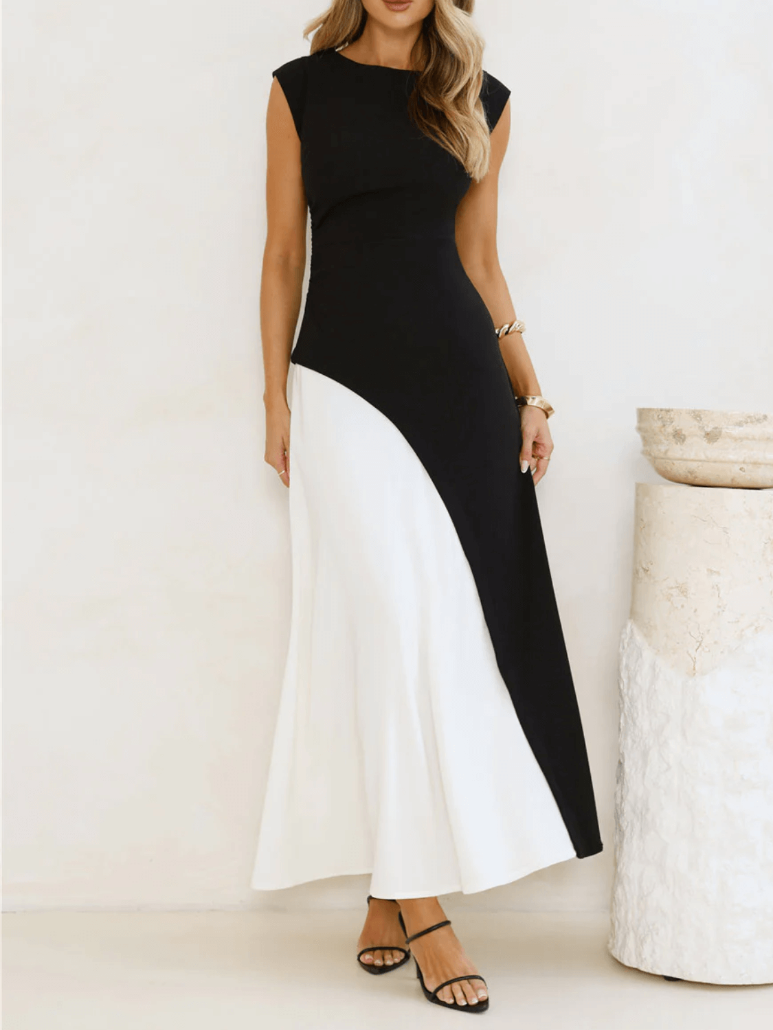 Vestido Longo Sem Mangas com Design Bicolor Diagonal Elegante - Alane - Modazzy